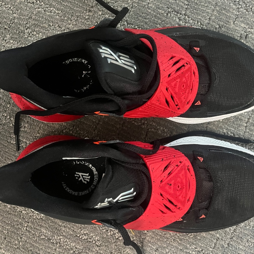 Nike Kyrie Low 3 sneakers